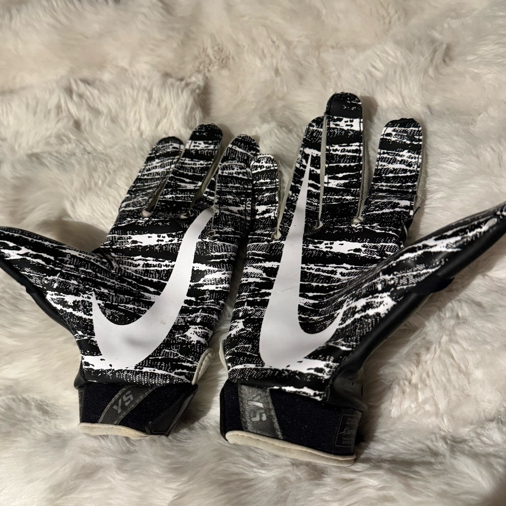 Nike Youth Vapor Jet Gloves (size small)